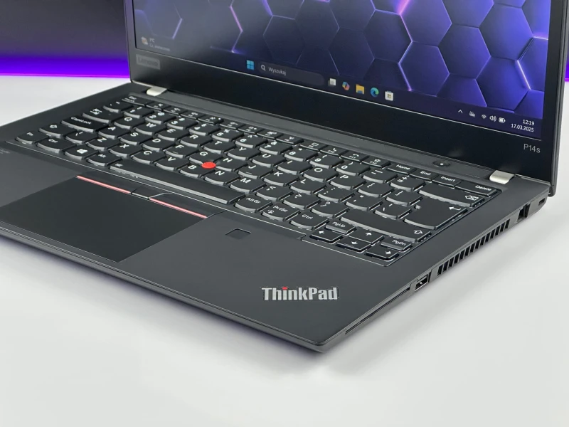 Lenovo ThinkPad P14s Gen 2 – i7-1165G7, FHD i grafika T500. Wydajność i mobilność klasy premium, stworzone dla profesjonalistów.