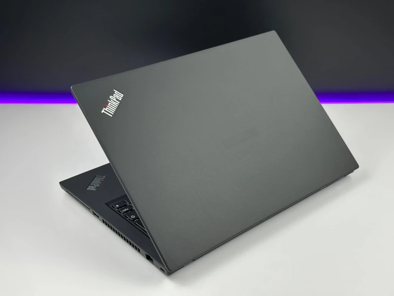 Lenovo ThinkPad P14s Gen 2 – i7-1165G7, FHD i grafika T500. Wydajność i mobilność klasy premium, stworzone dla profesjonalistów.