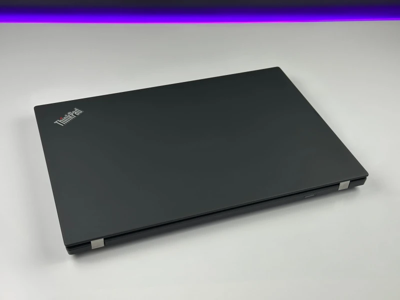 Lenovo ThinkPad P14s Gen 2 – i7-1165G7, FHD i grafika T500. Wydajność i mobilność klasy premium, stworzone dla profesjonalistów.