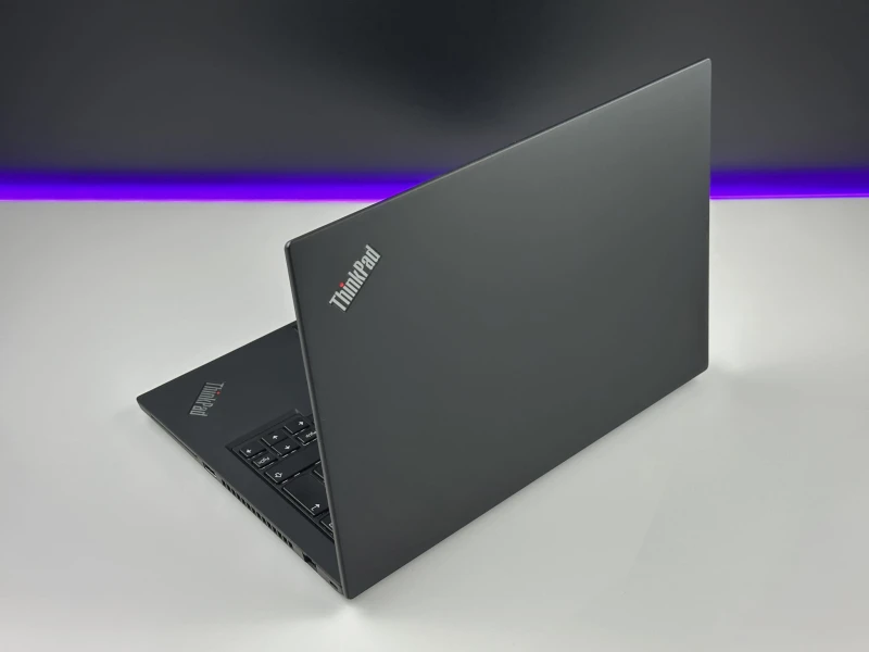 Lenovo ThinkPad P14s Gen 2 – i7-1165G7, FHD i grafika T500. Wydajność i mobilność klasy premium, stworzone dla profesjonalistów.