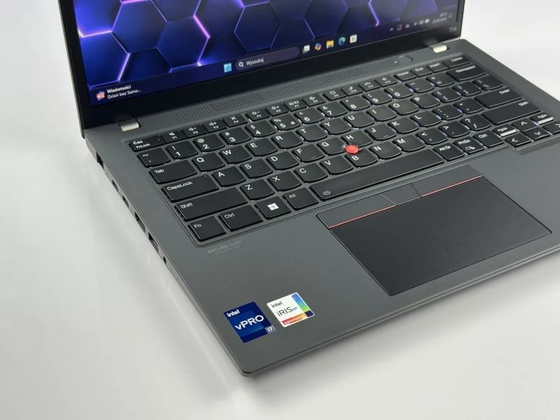 Lenovo ThinkPad T14 Gen 3 z i7-1270P, matrycą FHD+ i klawiaturą US (PL) – elegancja i moc w kompaktowej formie do pracy i zadań kreatywnych.
