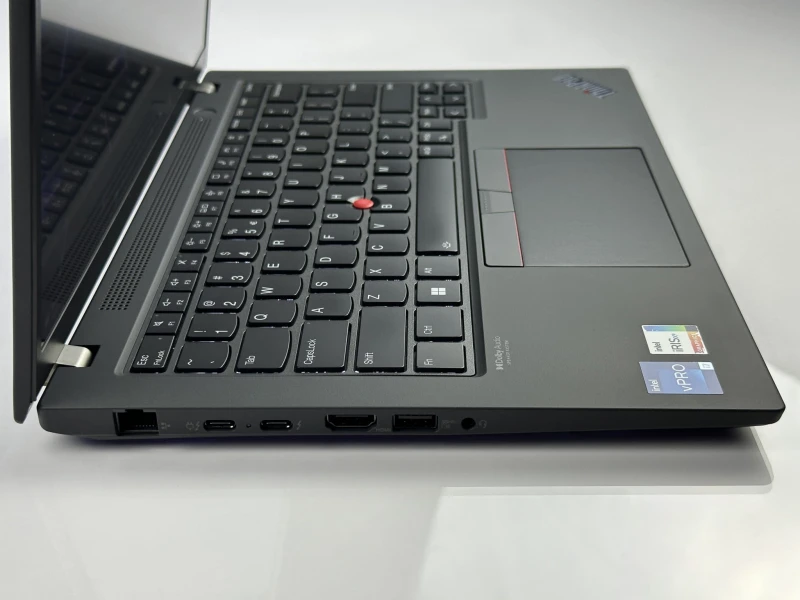 Lenovo ThinkPad T14 Gen 3 z i7-1270P, matrycą FHD+ i klawiaturą US (PL) – elegancja i moc w kompaktowej formie do pracy i zadań kreatywnych.