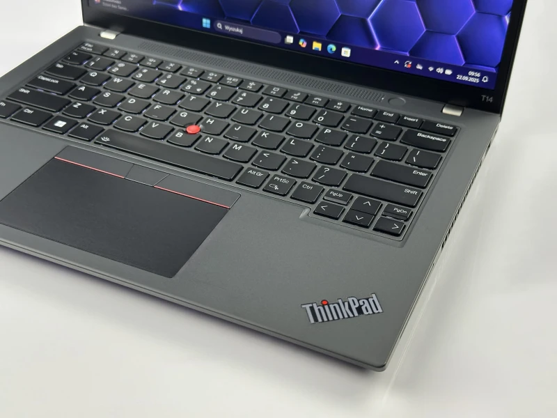 Lenovo ThinkPad T14 Gen 3 z i7-1270P, matrycą FHD+ i klawiaturą US (PL) – elegancja i moc w kompaktowej formie do pracy i zadań kreatywnych.