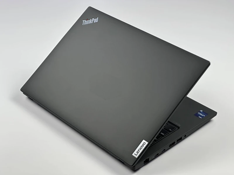 Lenovo ThinkPad T14 Gen 3 z i7-1270P, matrycą FHD+ i klawiaturą US (PL) – elegancja i moc w kompaktowej formie do pracy i zadań kreatywnych.