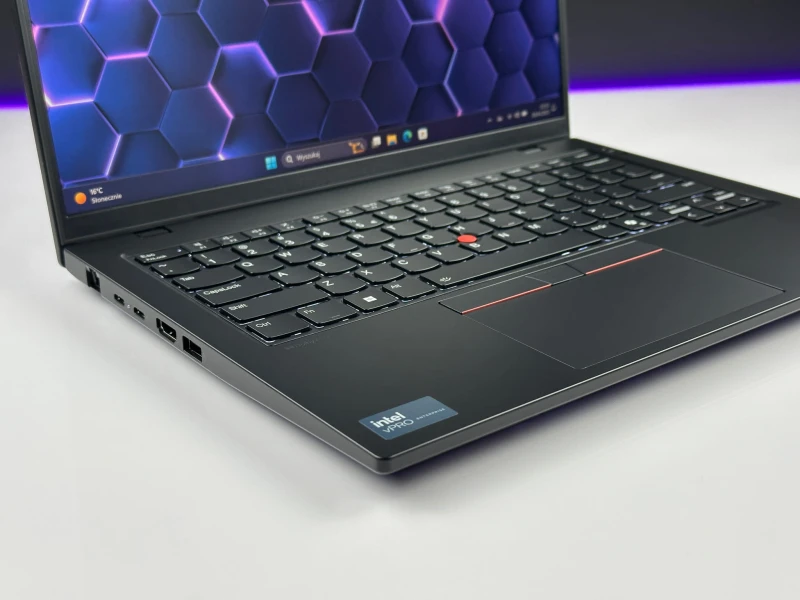 Lenovo ThinkPad L14 Gen 5 z procesorem Ultra 7 165U, matrycą FHD+ i klawiaturą PL QWERTY – wydajność, komfort i niezawodność w każdej sytuacji.