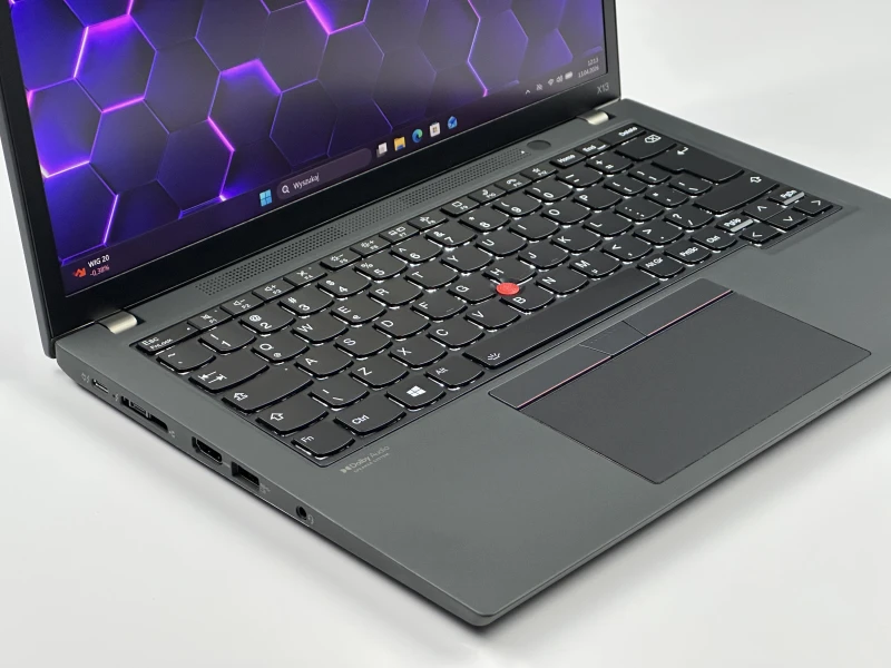 Lenovo ThinkPad X13 Gen 2 i7-1165G7, 16GB LPDDR4, FHD+, modem LTE – ultralekki laptop biznesowy z czytnikiem linii papilarnych do pracy mobilnej.