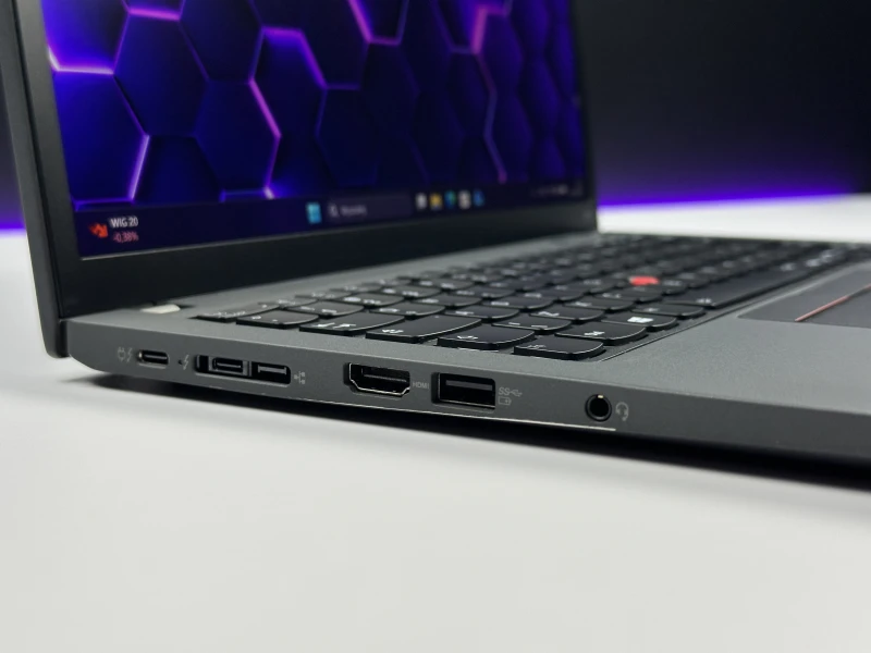 Lenovo ThinkPad X13 Gen 2 i7-1165G7, 16GB LPDDR4, FHD+, modem LTE – ultralekki laptop biznesowy z czytnikiem linii papilarnych do pracy mobilnej.