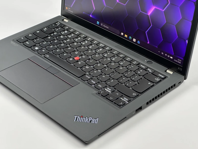 Lenovo ThinkPad X13 Gen 2 i7-1165G7, 16GB LPDDR4, FHD+, modem LTE – ultralekki laptop biznesowy z czytnikiem linii papilarnych do pracy mobilnej.
