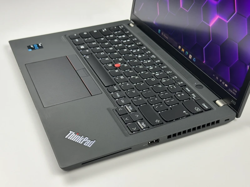 Lenovo ThinkPad X13 Gen 2 i7-1165G7, 16GB LPDDR4, FHD+, modem LTE – ultralekki laptop biznesowy z czytnikiem linii papilarnych do pracy mobilnej.