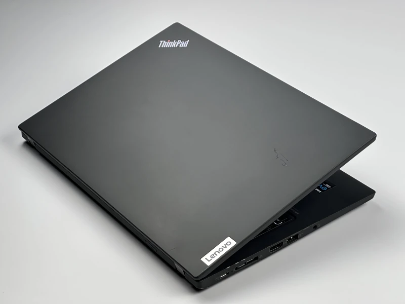 Lenovo ThinkPad X13 Gen 2 i7-1165G7, 16GB LPDDR4, FHD+, modem LTE – ultralekki laptop biznesowy z czytnikiem linii papilarnych do pracy mobilnej.