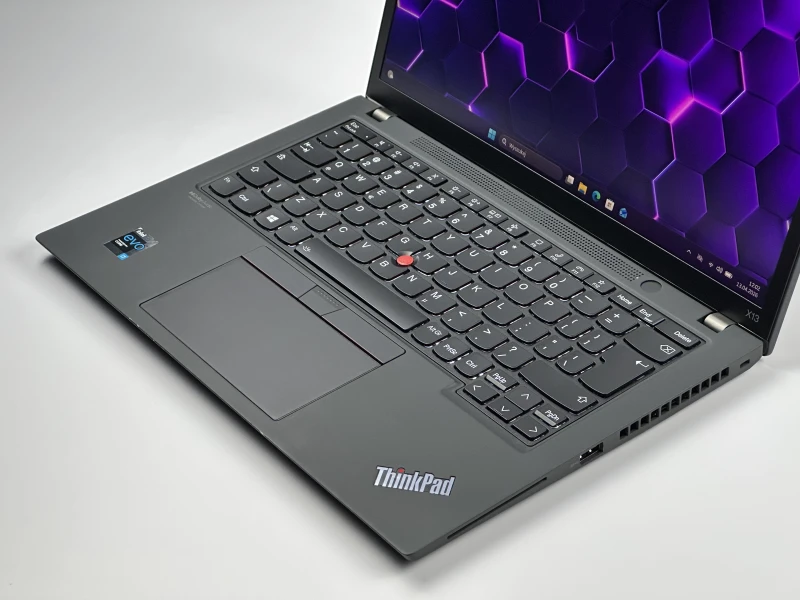 Lenovo ThinkPad X13 Gen 2 i7-1165G7, 16GB LPDDR4, FHD+, modem LTE – ultralekki laptop biznesowy z czytnikiem linii papilarnych do pracy mobilnej.