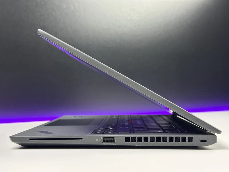 Lenovo ThinkPad X13 Gen 2 i7-1165G7, 16GB LPDDR4, FHD+, modem LTE – ultralekki laptop biznesowy z czytnikiem linii papilarnych do pracy mobilnej.