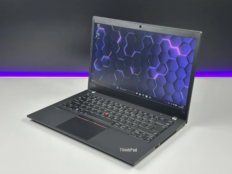 Lenovo ThinkPad T14 Gen 2 i5-1145G7, 14" FHD – biznesowy laptop do pracy biurowej i mobilnej, zapewniający stabilność i komfort użytkowania.
