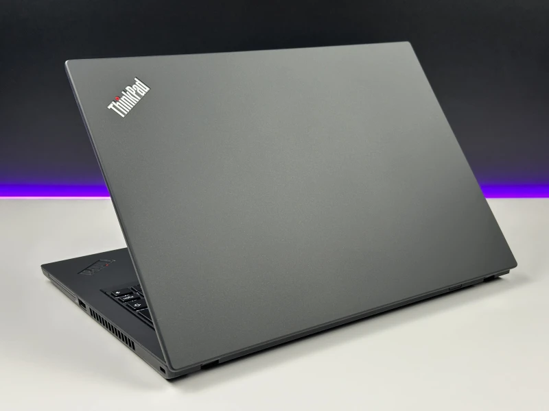 Lenovo ThinkPad T14 Gen 2 i5-1145G7, 14" FHD – biznesowy laptop do pracy biurowej i mobilnej, zapewniający stabilność i komfort użytkowania.