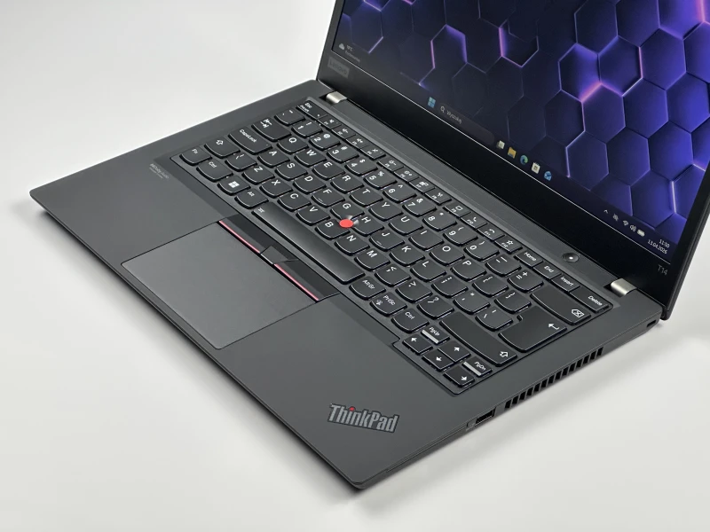 Lenovo ThinkPad T14 Gen 2 i5-1145G7, 14" FHD – biznesowy laptop do pracy biurowej i mobilnej, zapewniający stabilność i komfort użytkowania.