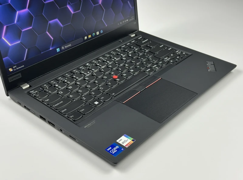 Lenovo ThinkPad T14 Gen 2 procesor i7-1185G7, ekran 14" FHD – biznesowy laptop z klawiaturą US, idealny do pracy mobilnej i biurowej.