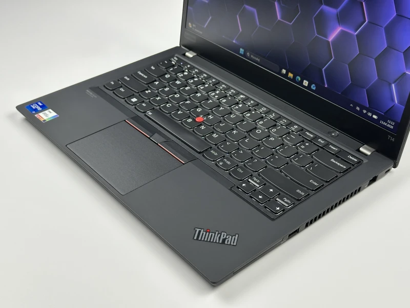 Lenovo ThinkPad T14 Gen 2 procesor i7-1185G7, ekran 14" FHD – biznesowy laptop z klawiaturą US, idealny do pracy mobilnej i biurowej.