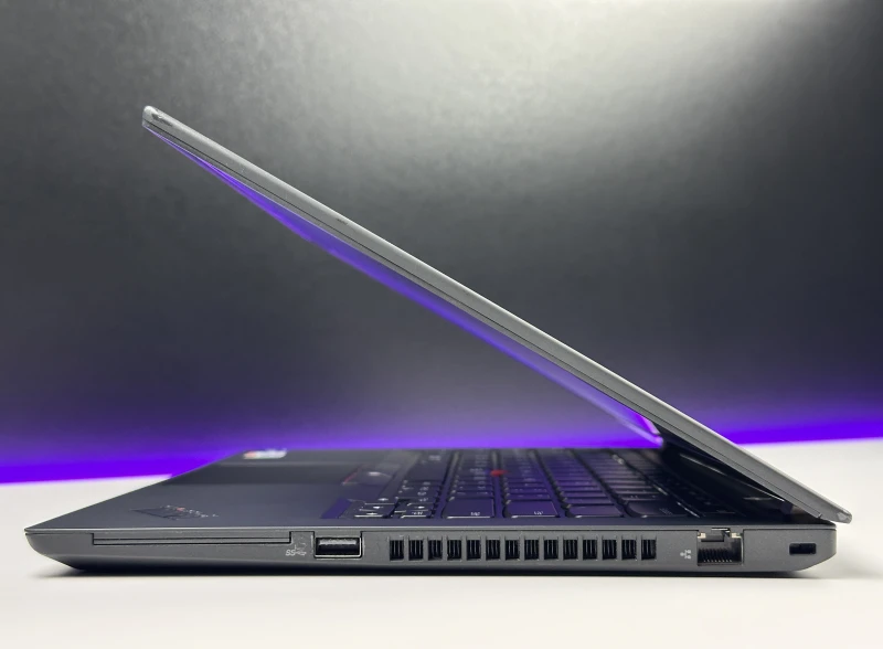 Lenovo ThinkPad T14 Gen 2 procesor i7-1185G7, ekran 14" FHD – biznesowy laptop z klawiaturą US, idealny do pracy mobilnej i biurowej.