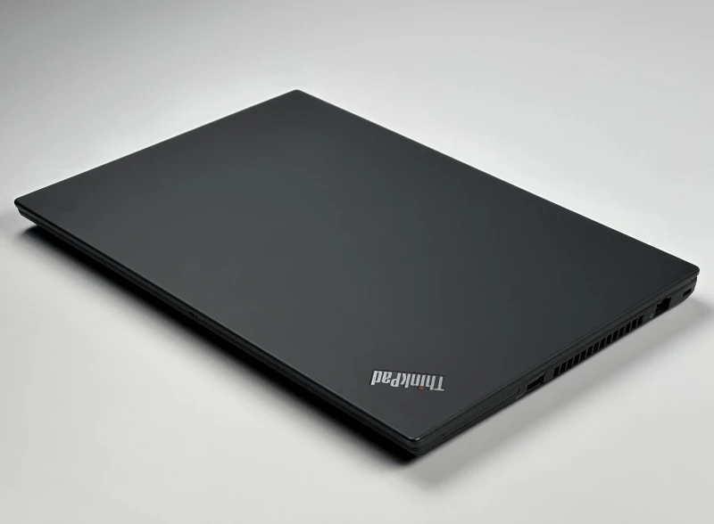 Lenovo ThinkPad T14 Gen 2 procesor i7-1185G7, ekran 14" FHD – biznesowy laptop z klawiaturą US, idealny do pracy mobilnej i biurowej.