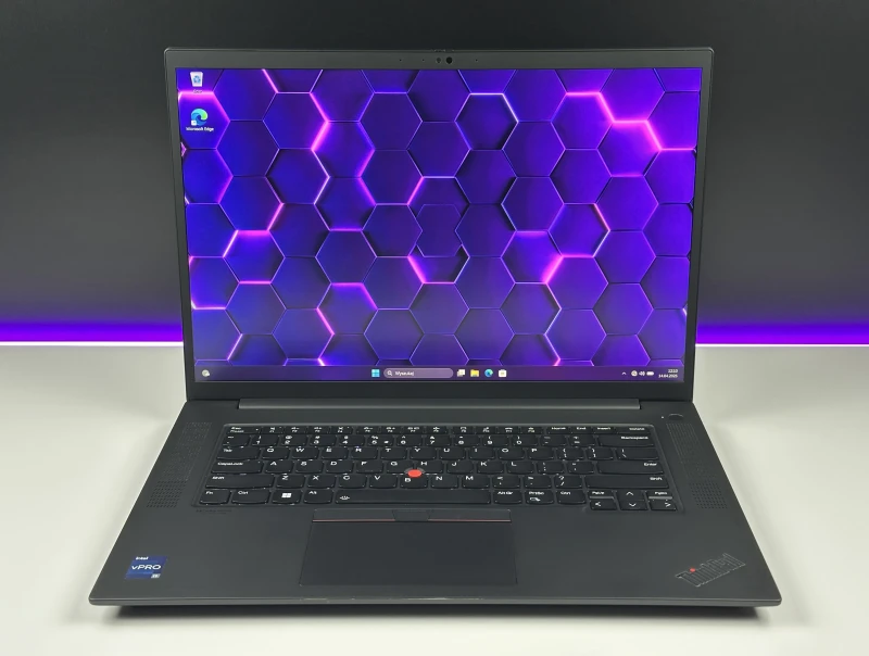 Lenovo ThinkPad P1 Gen 6 i9-13900H, RTX 2000 Ada, 16" FHD+, DDR5 – mobilna stacja robocza z Wi-Fi 6E i klawiaturą US do pracy profesjonalnej.