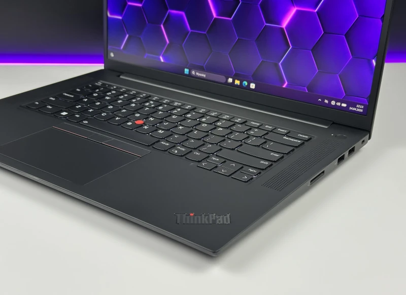 Lenovo ThinkPad P1 Gen 6 i9-13900H, RTX 2000 Ada, 16" FHD+, DDR5 – mobilna stacja robocza z Wi-Fi 6E i klawiaturą US do pracy profesjonalnej.