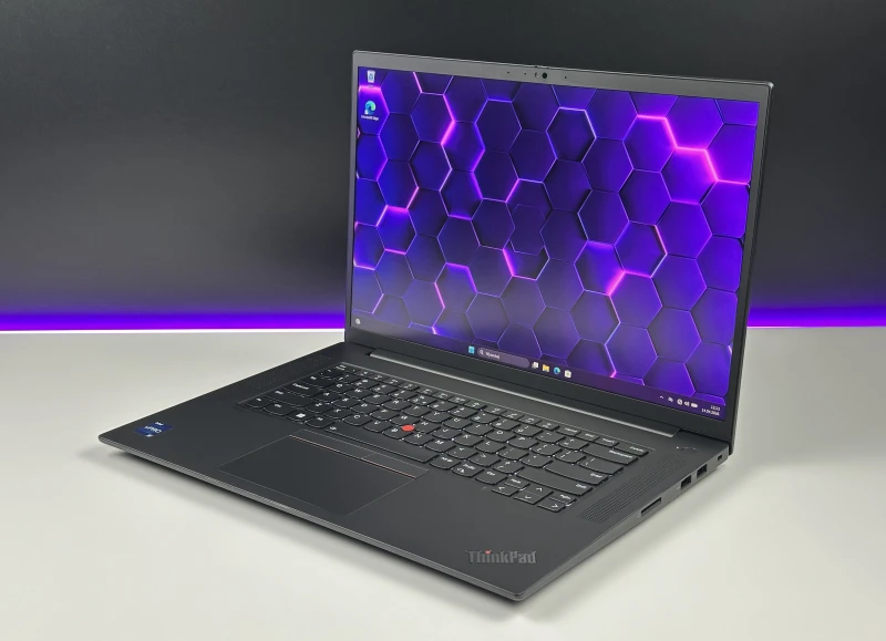 Lenovo ThinkPad P1 Gen 6 i9-13900H, RTX 2000 Ada, 16" FHD+, DDR5 – mobilna stacja robocza z Wi-Fi 6E i klawiaturą US do pracy profesjonalnej.