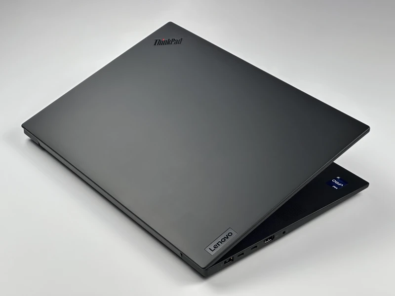 Lenovo ThinkPad P1 Gen 6 i9-13900H, RTX 2000 Ada, 16" FHD+, DDR5 – mobilna stacja robocza z Wi-Fi 6E i klawiaturą US do pracy profesjonalnej.