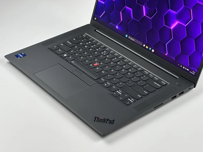 Lenovo ThinkPad P1 Gen 6 i9-13900H, RTX 2000 Ada, 16" FHD+, DDR5 – mobilna stacja robocza z Wi-Fi 6E i klawiaturą US do pracy profesjonalnej.