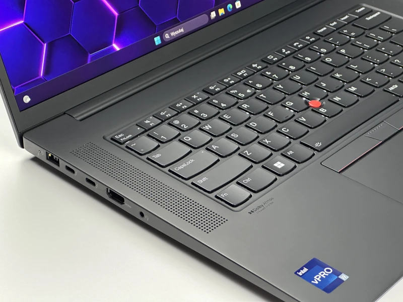 Lenovo ThinkPad P1 Gen 6 i9-13900H, RTX 2000 Ada, 16" FHD+, DDR5 – mobilna stacja robocza z Wi-Fi 6E i klawiaturą US do pracy profesjonalnej.