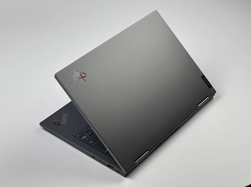 Lenovo ThinkPad X1 Yoga Gen 6 – i7, dotyk FHD+ 14”, LTE. Biznesowy ultrabook 2w1 z rysikiem w obudowie – idealny do mobilnej pracy i notatek.