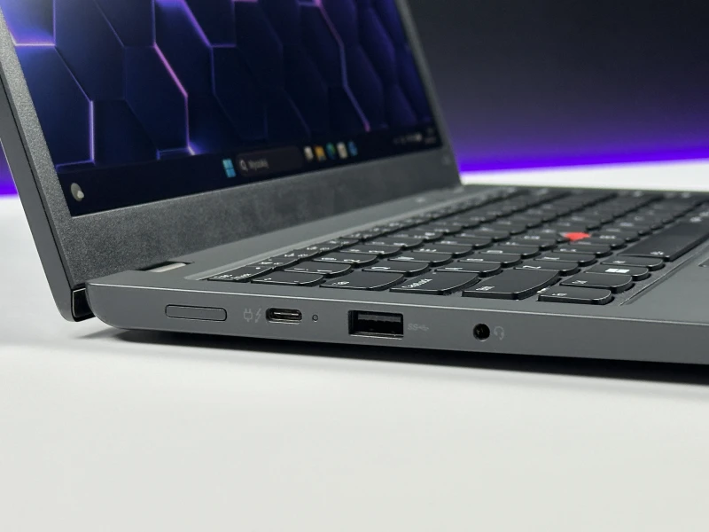 Lenovo ThinkPad L13 Gen 3 i5-1245U, 16GB RAM, ekran 13,3" FHD+ – kompaktowy laptop biznesowy z klawiaturą US do pracy mobilnej i biurowej.