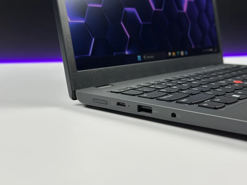 Lenovo ThinkPad L13 Gen 3 i5-1245U, 16GB RAM, ekran 13,3" FHD+ – kompaktowy laptop biznesowy z klawiaturą US do pracy mobilnej i biurowej.