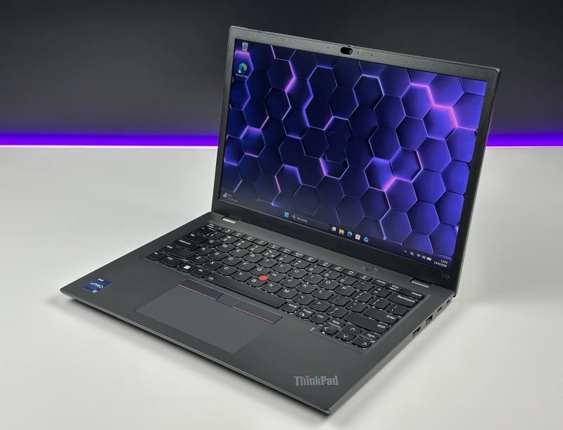 Lenovo ThinkPad L13 Gen 3 i5-1245U, 16GB RAM, ekran 13,3" FHD+ – kompaktowy laptop biznesowy z klawiaturą US do pracy mobilnej i biurowej.