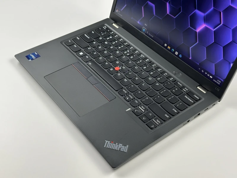 Lenovo ThinkPad L13 Gen 3 i5-1245U, 16GB RAM, ekran 13,3" FHD+ – kompaktowy laptop biznesowy z klawiaturą US do pracy mobilnej i biurowej.