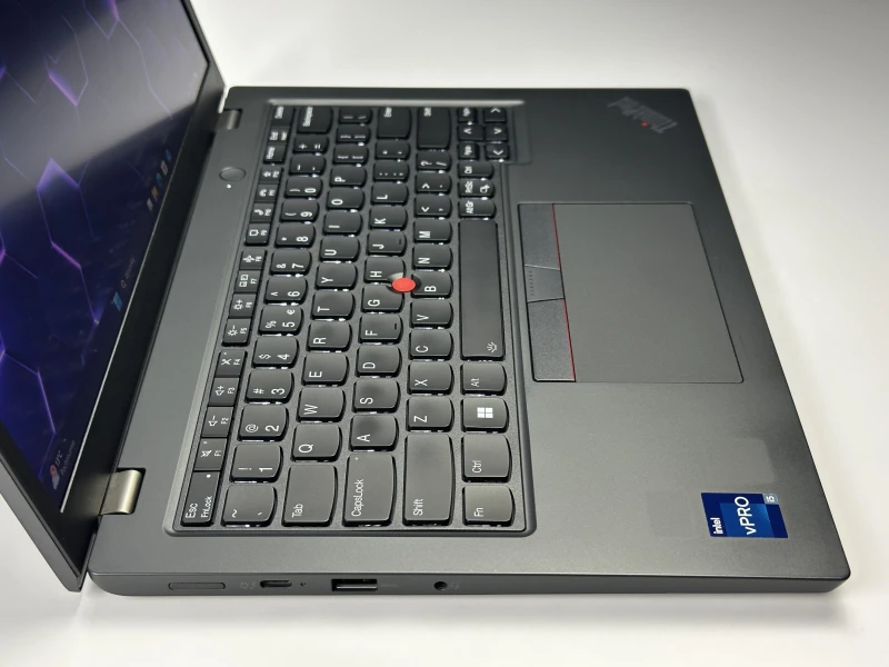 Lenovo ThinkPad L13 Gen 3 i5-1245U, 16GB RAM, ekran 13,3" FHD+ – kompaktowy laptop biznesowy z klawiaturą US do pracy mobilnej i biurowej.