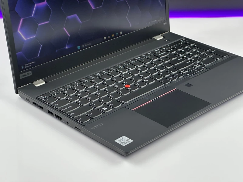 Lenovo ThinkPad P15s Gen 1 i7-10610U, Quadro P520 (2GB), matryca 15,6" FHD – mobilna stacja robocza z klawiaturą US do CAD i pracy technicznej.