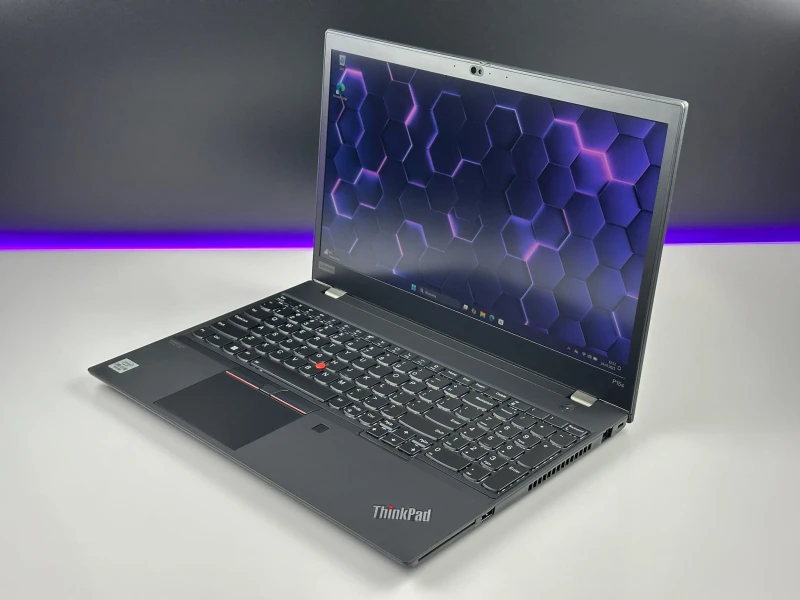Lenovo ThinkPad P15s Gen 1 i7-10610U, Quadro P520 (2GB), matryca 15,6" FHD – mobilna stacja robocza z klawiaturą US do CAD i pracy technicznej.