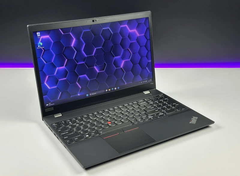 Lenovo ThinkPad P15s Gen 1 - mobilna stacja robocza z procesorem i7-10610U, kartą graficzną P520, matrycą FHD, modemem LTE i klawiaturą US.