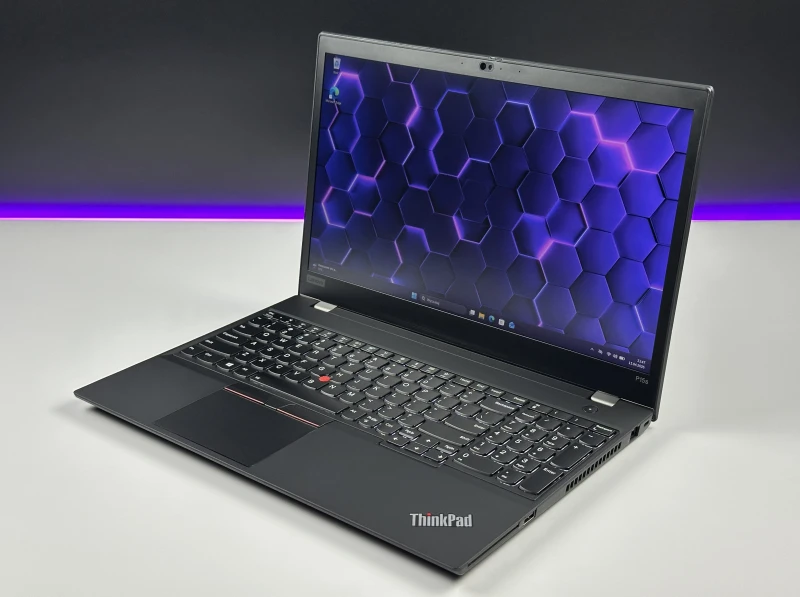 Lenovo ThinkPad P15s Gen 1 - mobilna stacja robocza z procesorem i7-10610U, kartą graficzną P520, matrycą FHD, modemem LTE i klawiaturą US.