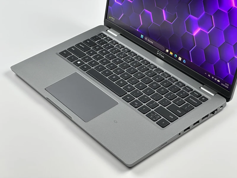 Dell Latitude 5430 - procesor i5-1235U, matryca 14" oraz modem LTE – nowoczesny laptop biznesowy z klawiaturą US, idealny do pracy.