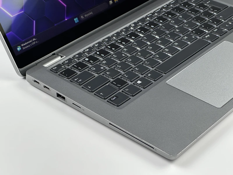 Dell Latitude 5320 2in1 i5-1135G7, 13,3" dotykowy – laptop konwertowalny z czytnikiem linii papilarnych, idealny do pracy mobilnej i spotkań biznesowych.