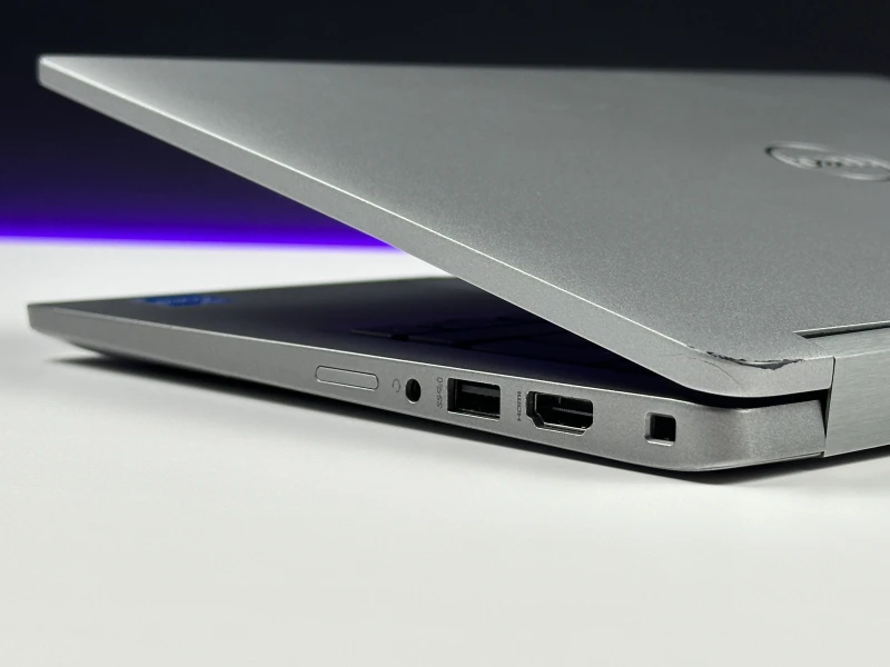 Dell Latitude 5320 2in1 i5-1135G7, 13,3" dotykowy – laptop konwertowalny z czytnikiem linii papilarnych, idealny do pracy mobilnej i spotkań biznesowych.