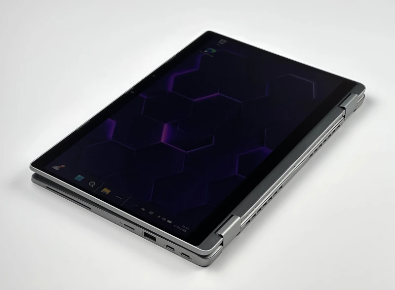 Dell Latitude 5320 2in1 i5-1135G7, 13,3" dotykowy – laptop konwertowalny z czytnikiem linii papilarnych, idealny do pracy mobilnej i spotkań biznesowych.