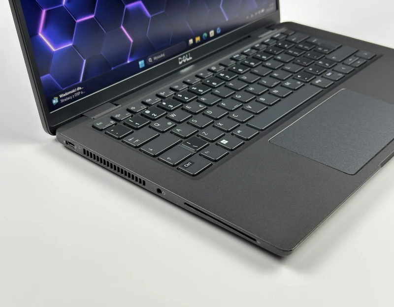 Dell Latitude 7420 Carbon - i7-1185G7, 32GB ram, 14" ekran – ultralekki laptop biznesowy z włókna węglowego do pracy mobilnej i wymagających zadań.