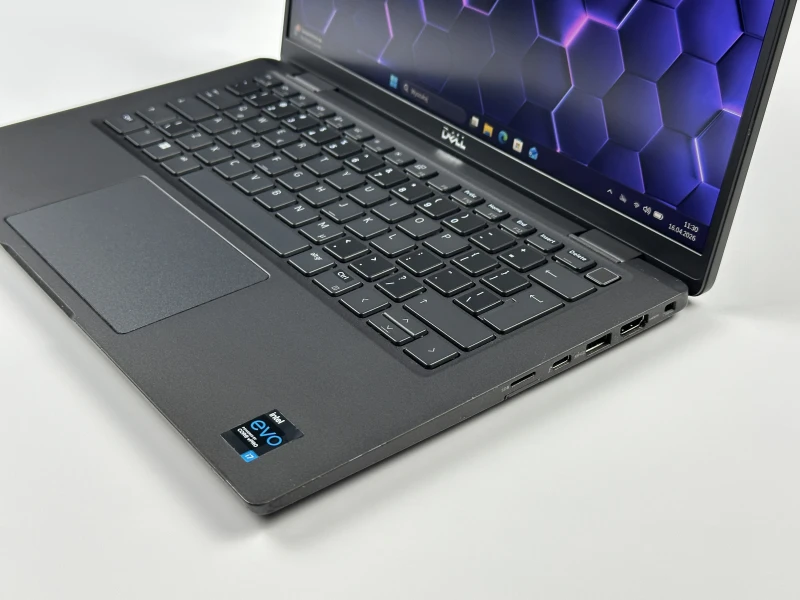 Dell Latitude 7420 Carbon - i7-1185G7, 32GB ram, 14" ekran – ultralekki laptop biznesowy z włókna węglowego do pracy mobilnej i wymagających zadań.