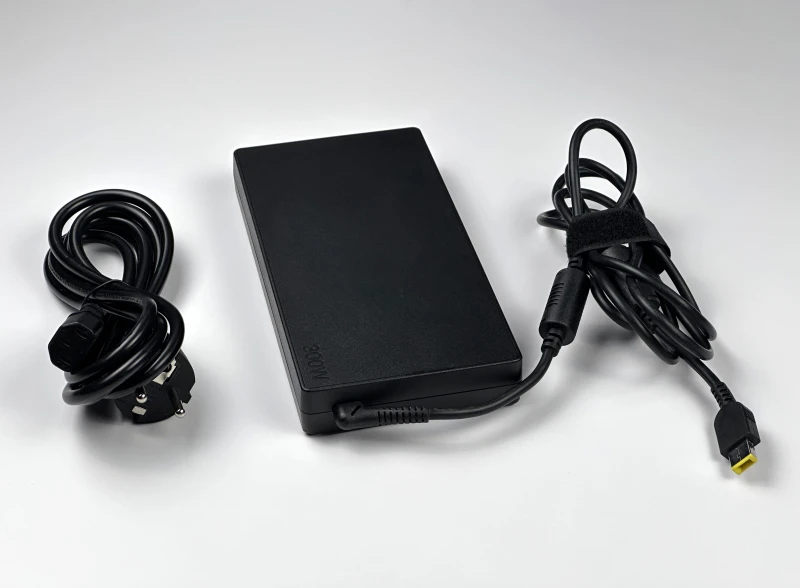 ThinkPad Thunderbolt4 WorkStation Dock – stacja dokująca 8K/4K, zasilacz 300W, Slim Tip - idealna do rozbudowy stanowiska pracy i wielu monitorów.