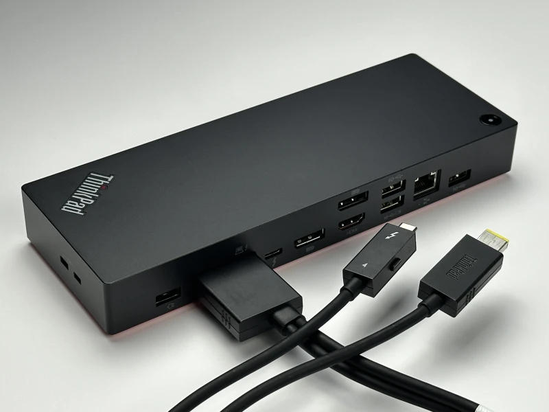 ThinkPad Thunderbolt4 WorkStation Dock – stacja dokująca 8K/4K, zasilacz 300W, Slim Tip - idealna do rozbudowy stanowiska pracy i wielu monitorów.