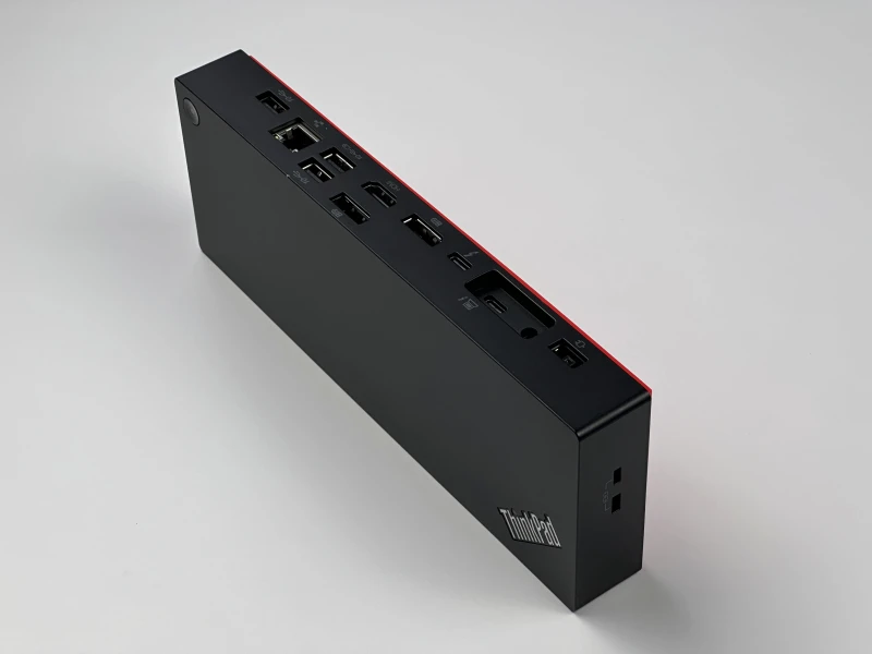 ThinkPad Thunderbolt4 WorkStation Dock – stacja dokująca 8K/4K, zasilacz 300W, Slim Tip - idealna do rozbudowy stanowiska pracy i wielu monitorów.