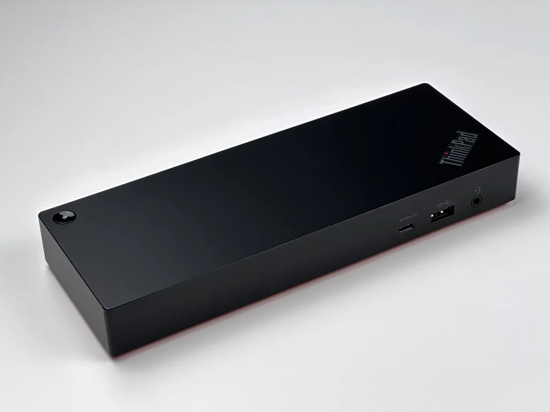 ThinkPad Thunderbolt4 WorkStation Dock – stacja dokująca 8K/4K, zasilacz 300W, Slim Tip - idealna do rozbudowy stanowiska pracy i wielu monitorów.
