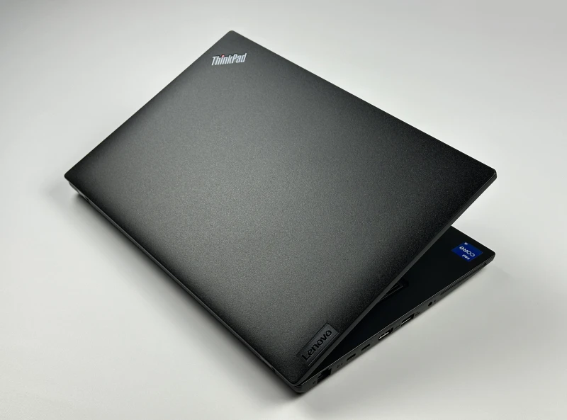 Lenovo ThinkPad L14 Gen 4 - procesor i5-1345U, ekran 14" FHD – wydajny laptop biznesowy z klawiaturą US/QWERTY PL do pracy mobilnej i biurowej.